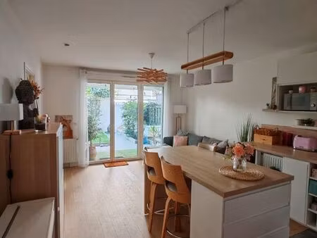 appartement récent de 44 m² - jardin et terrasses. coup de coeur. proche rer a et bords de