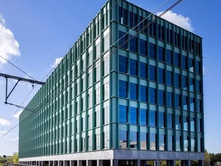 bien professionnel à louer à berchem € 2.415 (lpce0) | zimmo