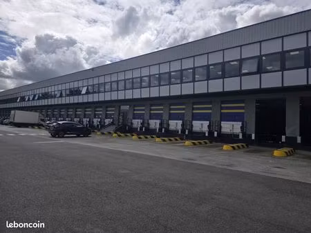 local logistique 1 322 m²