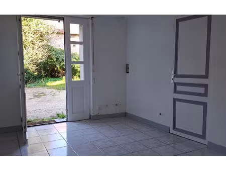 location appartement  m² t-1 à quincy-voisins  520 €