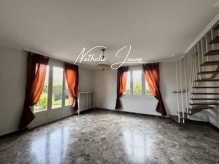 à vendre - maison pleine de charme avec fort potentiel d'évolution située à...