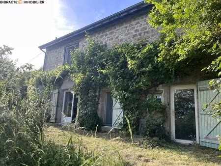 maison en pierres et son gîte indépendant dans un hameau très calme.