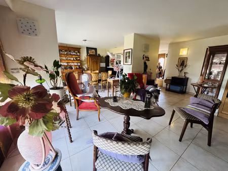 appartement de 97 m2 à proximité des commerces.