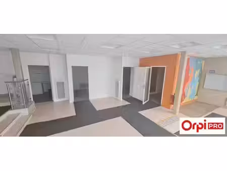 location commerce saint-brieuc 22000 210m²