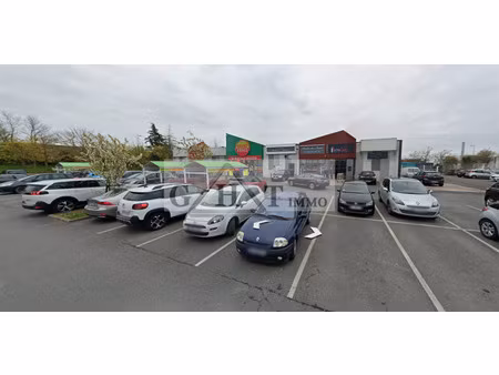 un local commercial 1786m² combs la ville