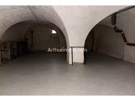 location parking 48 m2 à lons-le-saunier