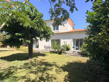 maison rochefort 6 pièce(s) 191 m2