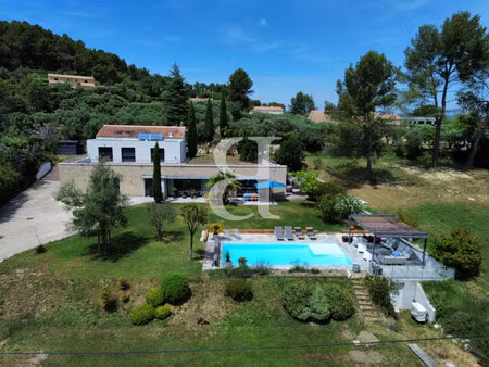 confortable villa contemporaine avec vue dégagée