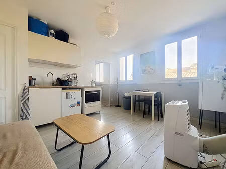 appartement avignon 2 pièce(s) 28 m2  intra muros  chambre séparée  lumineux