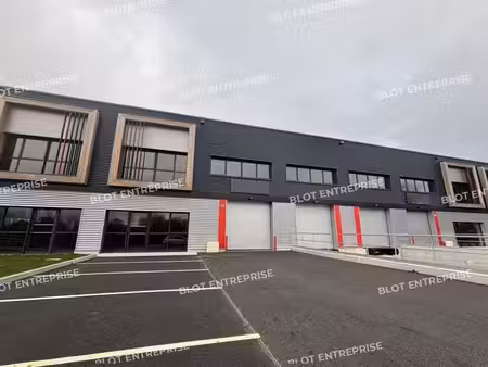 location entrepôt saint-étienne-de-montluc 44360 756m²