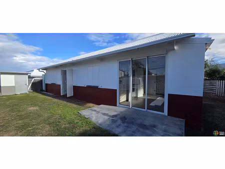 location locaux professionnels 4 pièces 102 m² à ravine des cabris (97432)  1 942 €