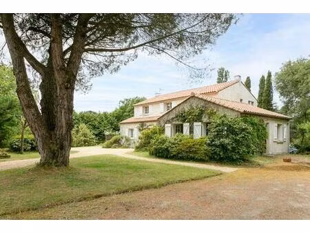 maison gétigné 11 p . 6 chs . bureaux . 274.92 m² . t 6832 m² . garage . cave . salle de j