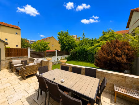 ** belle maison de 5p proche metro carnot **