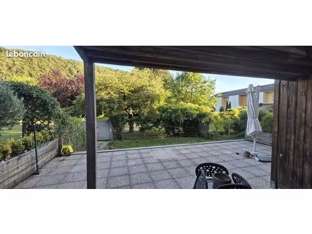t2 de 53 m2 calme  verdure et place de parking privative (transformable éventuellement en 
