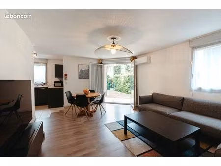 appartement t3 - rez-de-jardin avec terrasse  jardin et 2 parkings