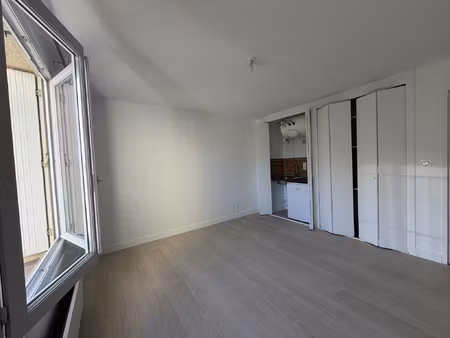 saint-agne: studio de 23m2 proche des transports avec parkin