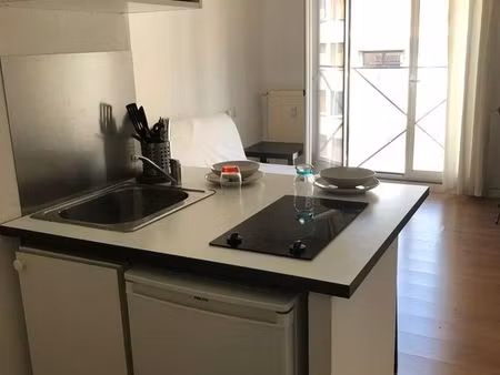 studio récent timone 20m2