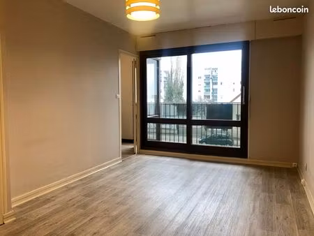 studio 1 pièce 28 m²