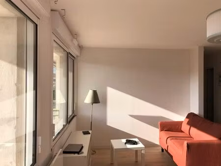 t2 rénové de 40 m2 à mérignac proche mairie – 850 euros