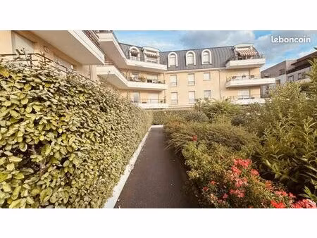 studio 1 pièce 27 m²