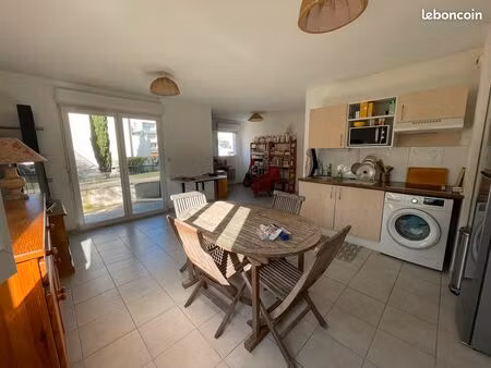 r de c  appt 3 pièces de 63 m2 + terrasse + 2 parking privés