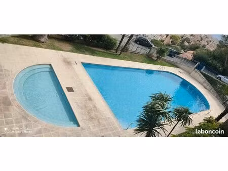 studio avec piscine