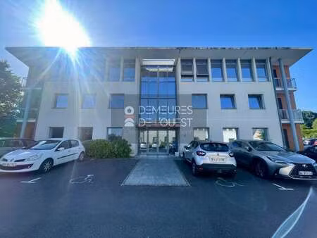 vente bureaux et commerces à pacé (35740) : à vendre / pacé