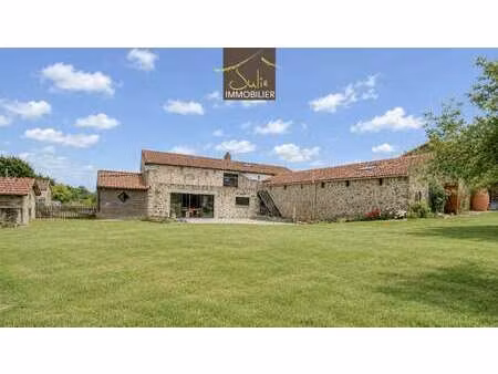 vente maison à bressuire (79300) : à vendre / 315m² bressuire