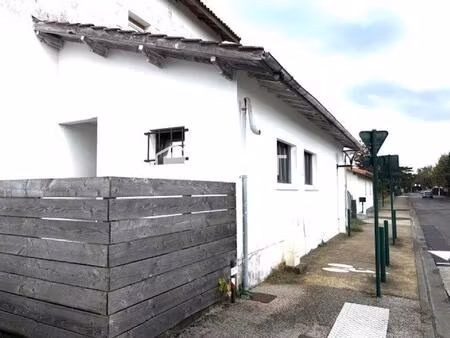 grand studio et terrasse au centre de labouheyre