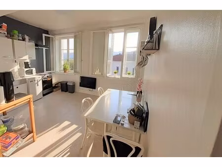 appartement 42 m² à louer – centre de vaugneray
