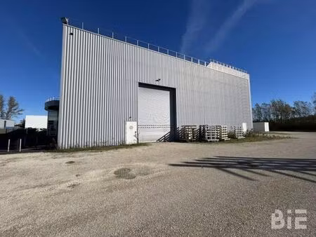vente local d'activités 120 m² à 1 670 m²
