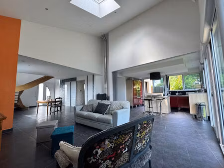 maison d'architecte (de 2013) de 161 m2 sh sur 613 m2 de terrain à charleville quartier du