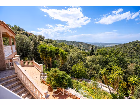 villa rénovée avec piscine au coeur des chartreuses