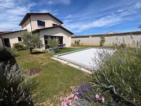 villa - 140m ²