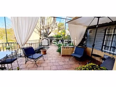 dans maison  charmant appartement de 55 m² à apt avec jardin  2 garages et 1 cave – proche