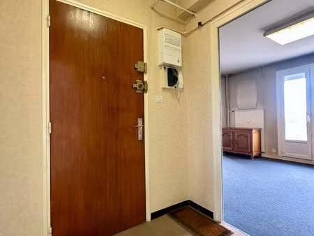 appartement avec 3 chambres  garage et cave