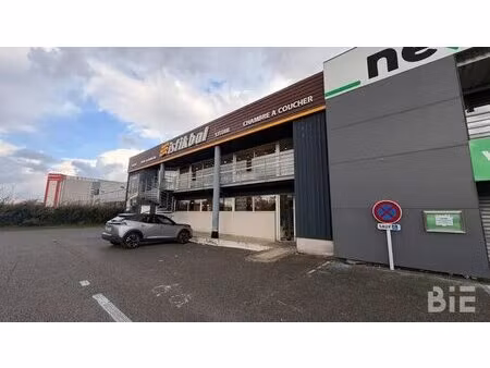 location local d'activités 1 200 m²
