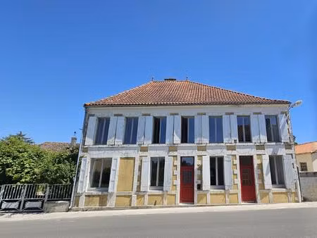 proche de barbezieux  maison familiale de 340 m² entièrement rénovée au charme authentique