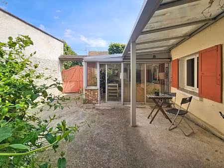 maison avec grand jardin arboré de plus de 1 400 m² – gare et commerces à pied