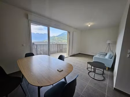 t3 meublé avec grand balcon  vue dégagée et stationnements
