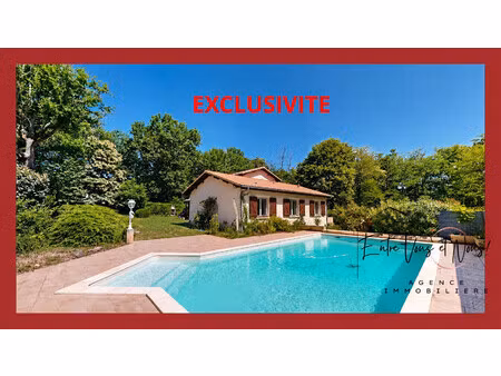 propriété familiale avec piscine sur plus de 5 000 m² constru
