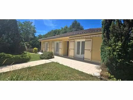 maison type 6  sur sous-sol semi enterré  double garage  sur un terrain de 965 m²