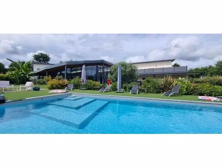villa d'architecte de 800 m² - 16 pièces - 9 chambres - 1 appartement t3 - 1 piscine intér