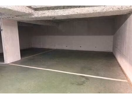 saint-cloud – parking double boxable – 25 m²