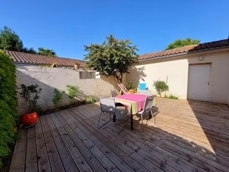 angoulême maison de 260 m² avec terrasse et 2 garages