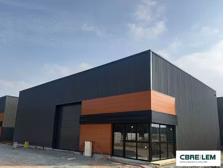 location local d'activités soliers 330 m²