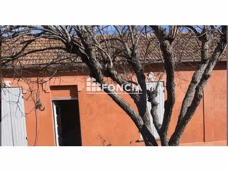 petite maison de plain pieds a rénover avec un joli terrain arboré constructible