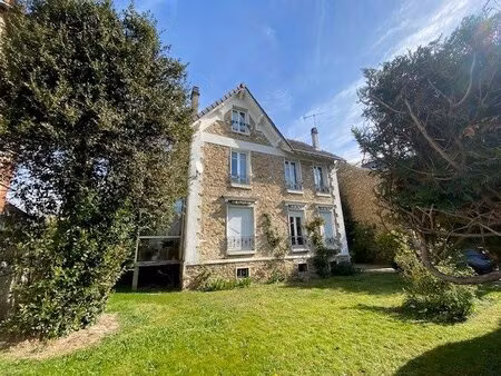 maison bourgeoise avec terrain de 952 m²