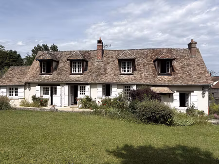 charmante longère normande dans un grand jardin paysagé et arboré