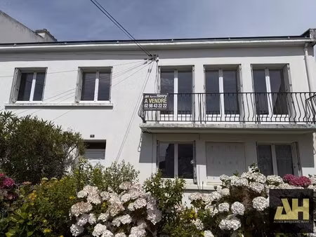 rive droite - maison divisée en deux appartements